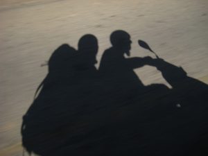 Choupi et Tibal en scooter