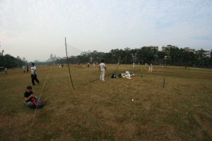 Entraînement de cricket dans un parc