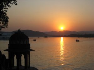 Coucher de soleil sur le lac Pichola