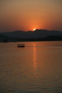 Coucher de soleil sur le lac Pichola