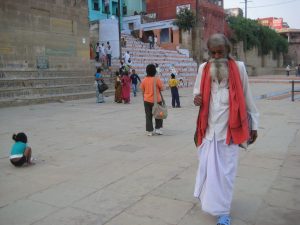 Vieillard sur les ghats