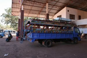 Jumbo à la bus station