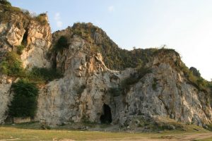 Grottes à Kampong Trach