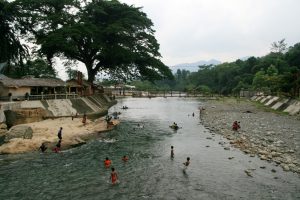 Baignade à Bukit Lawang