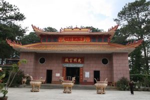 Pagode dans la forêt