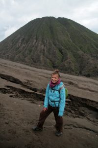 Choupi devant le Bromo