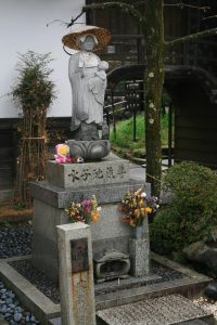 Statue dédiée aux enfants perdus