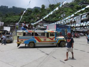 Jeepney sur la place de Banaue